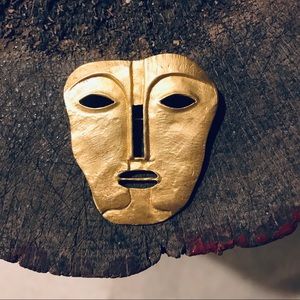 Vintage 70s face mask pin gold tone theatrical